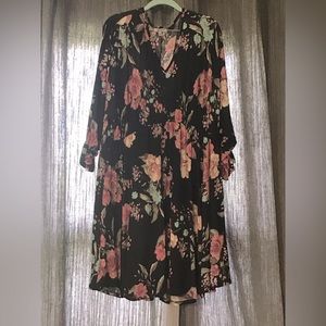 White Birch floral dress with cuffed sleeves size 2x